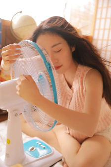 美女抖胸视频